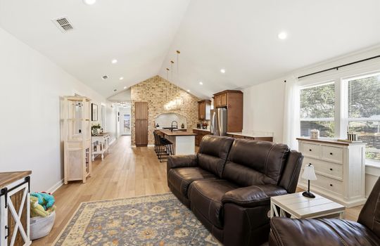11-902 Circle Dr-11