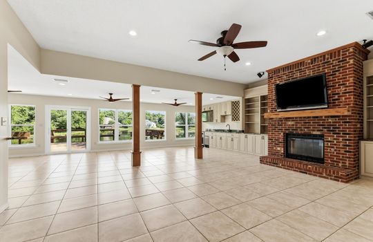 016-236 Windward Dr-16