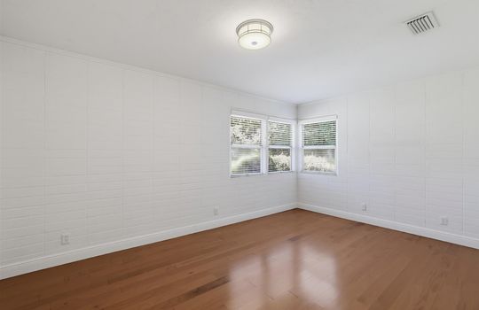 051-2108 Spence Ave-43