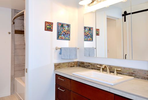 010_Master-Bathroom (1)