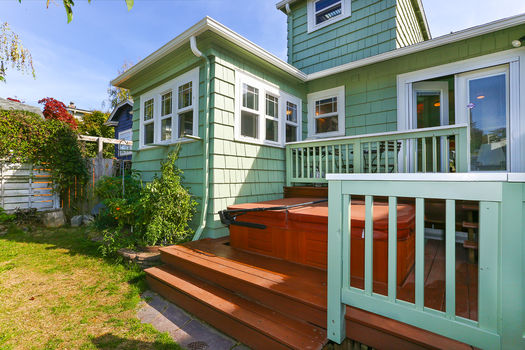 012-Back-deck-with-Hot-Tub