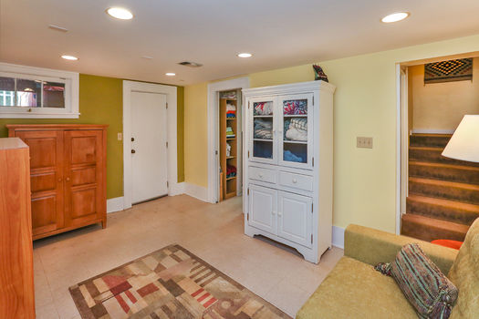 022-Lower-Level-Room