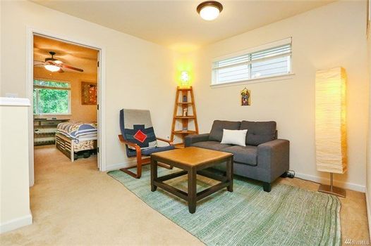 Ext-15-Johanna-Burien