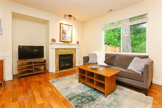 Ext-5-Johanna-Burien