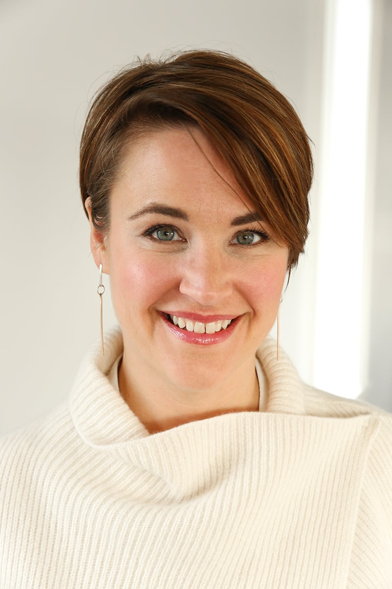 Jenn 2020 Headshot portrait