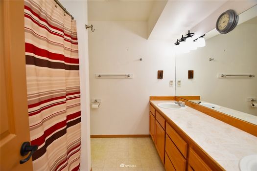 6109 71st Dr NE Gallery Img 11