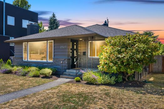 2527 7th Ave W Seattle, WA-1