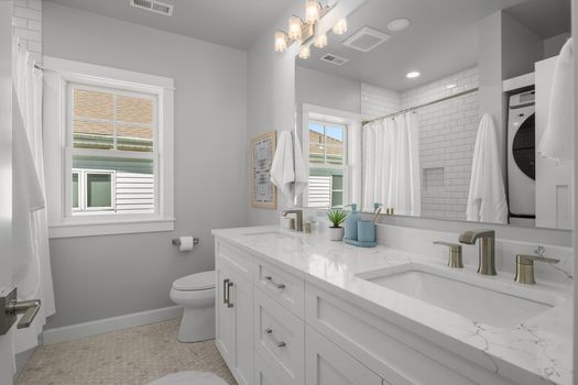 2139 5th Ave W Seattle, WA&#8211;full bath 2nd floor 2