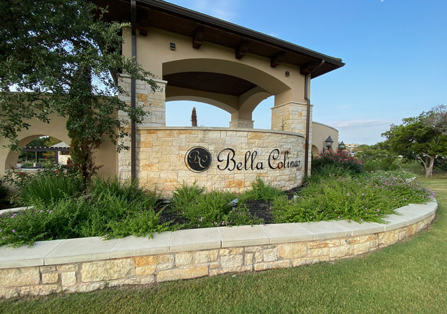 Bella Colinas Monument