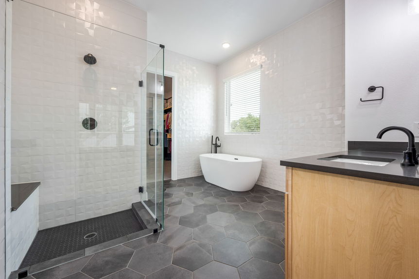 15-web-or-mls-20240407 135 Bedford Dr Spicewood (15 of 84)