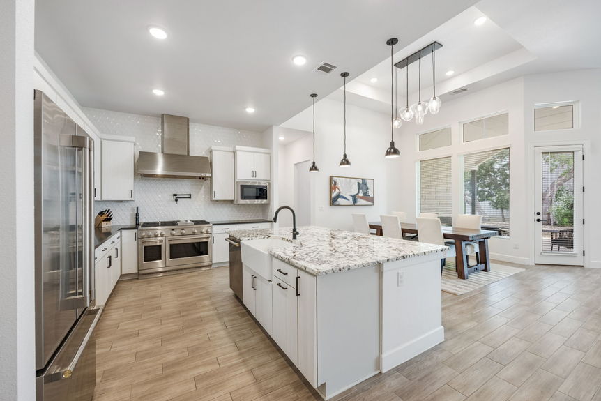 20-web-or-mls-20240407 135 Bedford Dr Spicewood (20 of 84)