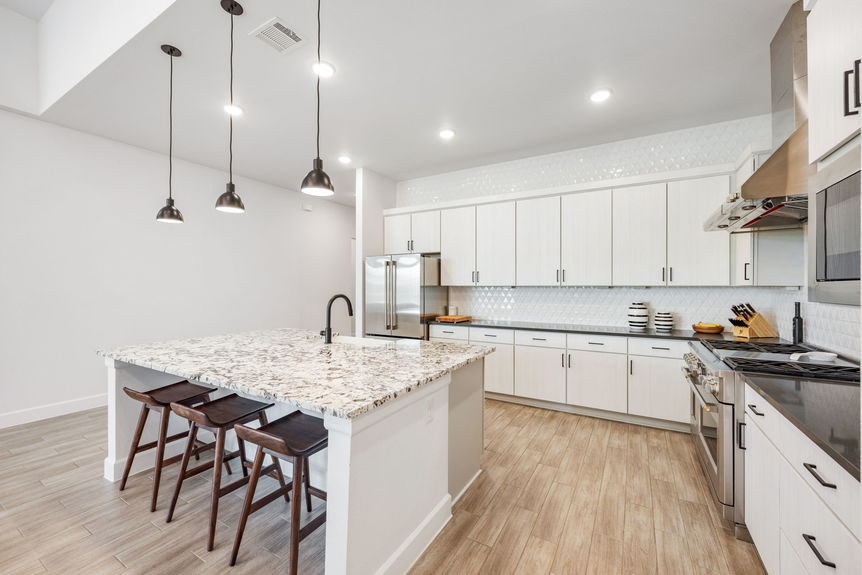 24-web-or-mls-20240407 135 Bedford Dr Spicewood (24 of 84)