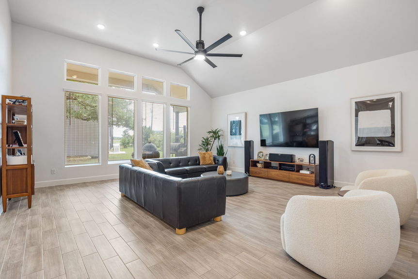 32-web-or-mls-20240407 135 Bedford Dr Spicewood (32 of 84)