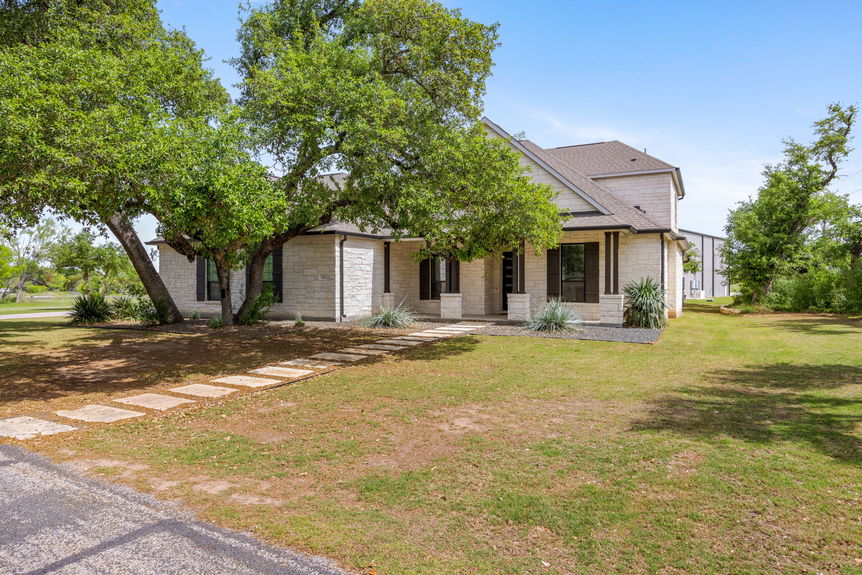 7-web-or-mls-20240407 135 Bedford Dr Spicewood (7 of 84)