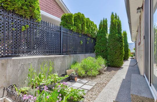 4204 Acorn Westbank BC