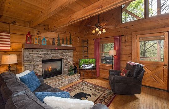 bear-cavern-living-room-fireplace-600&#215;400