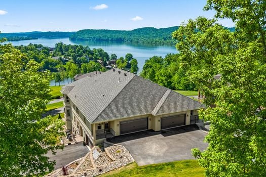Lakeside-Reserve-Condos-66 (1)