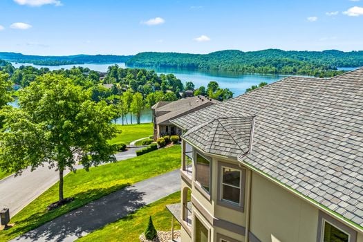 Lakeside-Reserve-Condos-8