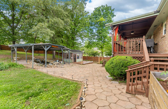 310 hollywood circle-12
