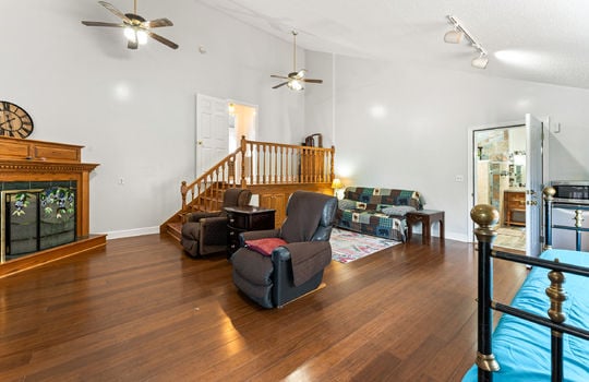 1121 hollyberry ct-28