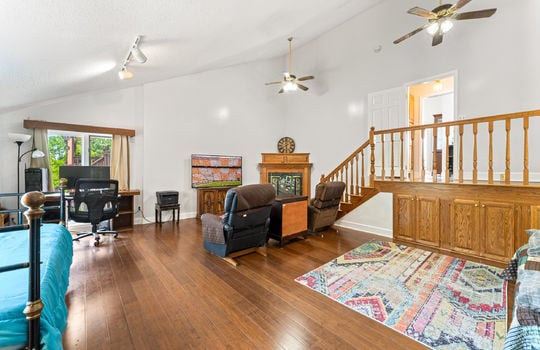 1121 hollyberry ct-29
