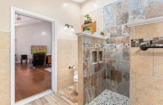 1121 hollyberry ct-31