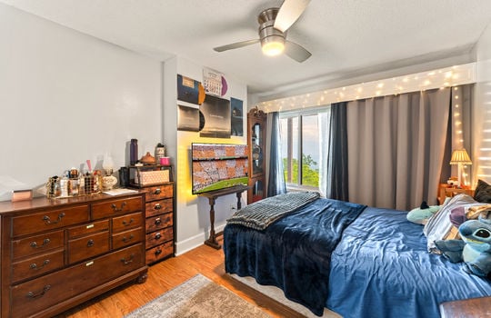 1121 hollyberry ct-40