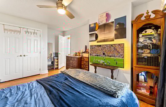 1121 hollyberry ct-42