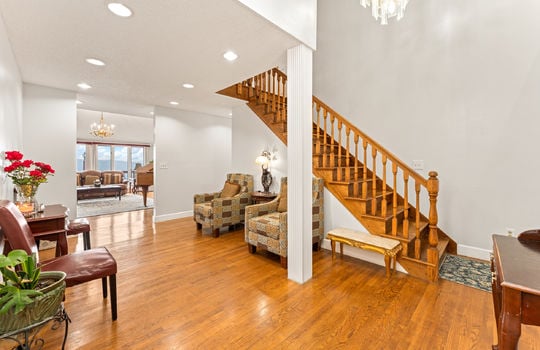 1121 hollyberry ct-8