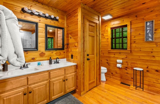 3856 ravens den way-18