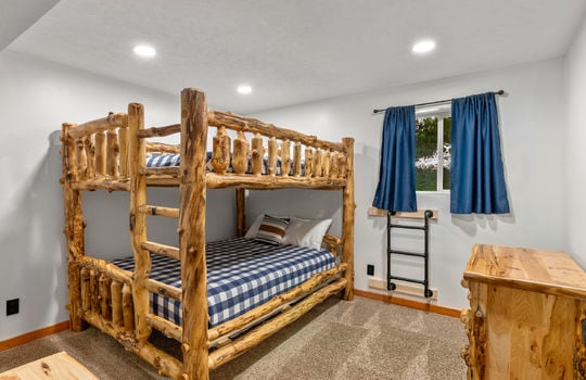 3856 ravens den way-32