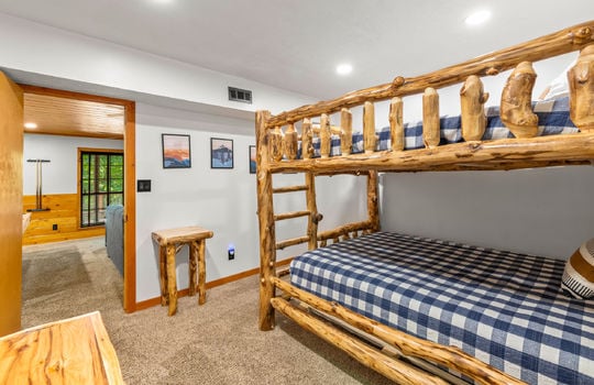 3856 ravens den way-33