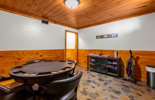 3856 ravens den way-38