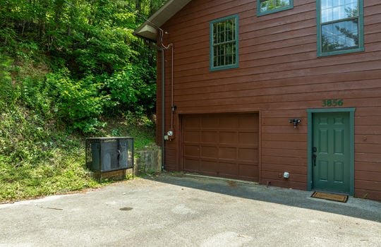 3856 ravens den way-49