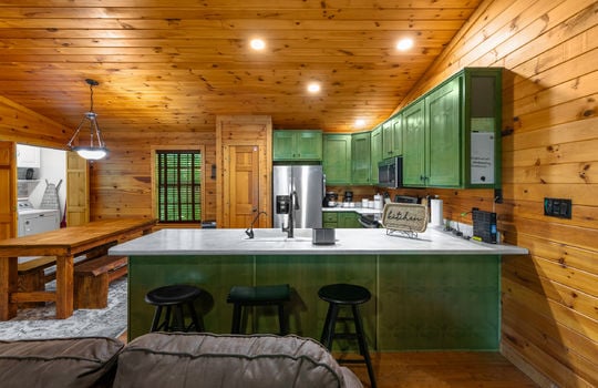 3856 ravens den way-9