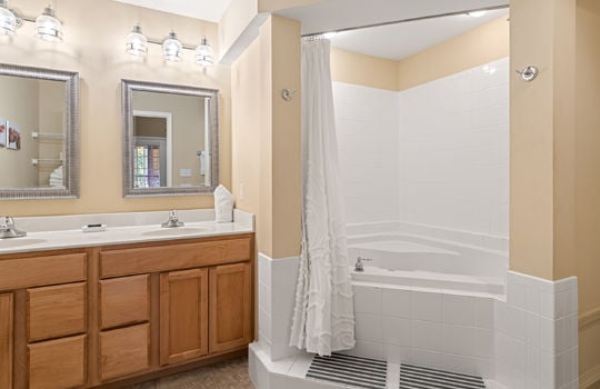 527 river place u516-18