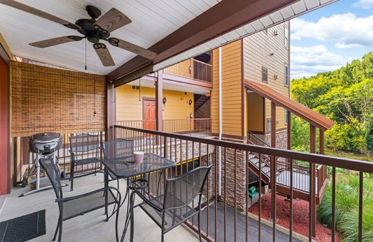 527 river place u516-26
