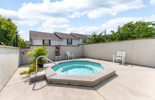 527 river place u516-43