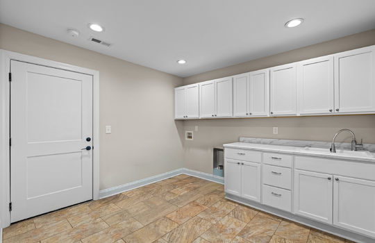 124 laura lane 26-30