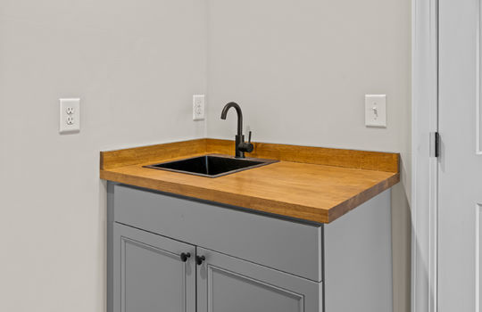 124 laura lane 26-42