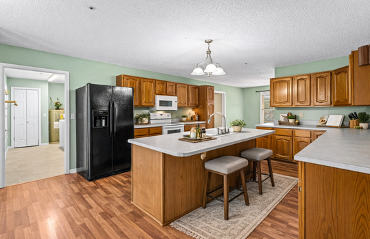 8124 Becky Kitchen staged