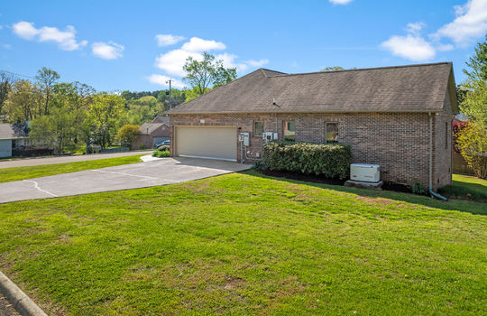 3201 roanoke cir-3