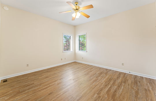 3201 roanoke cir-32