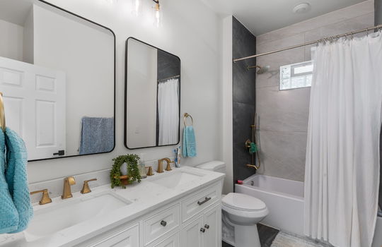 12-web-or-mls-Half Moon Shores-Rebecca Chamberlin-3