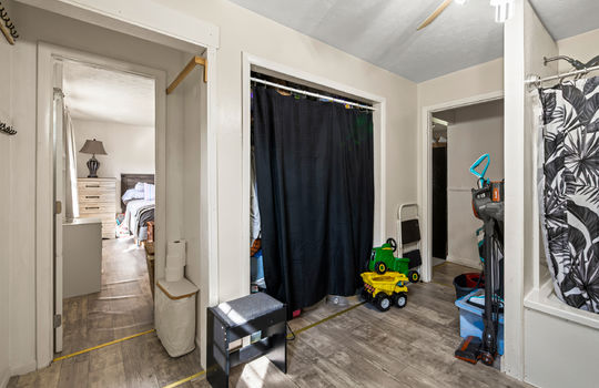310 hollifield drive-18