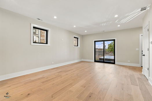 017-3116-N-Western-Ave-Unit-2