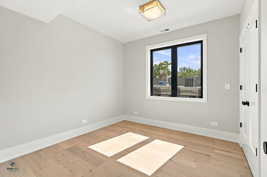 026-3116-N-Western-Ave-Unit-2