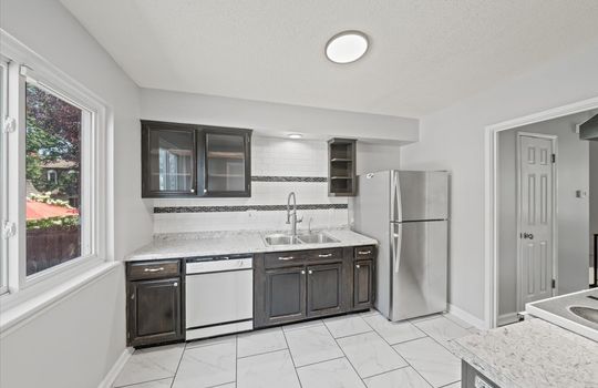 09-9519 Perry Ln-16