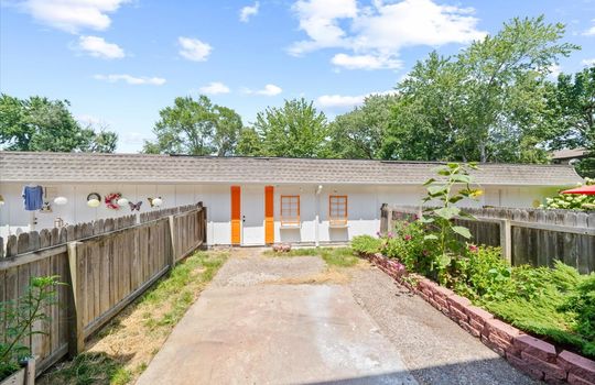 23-9519 Perry Ln-20