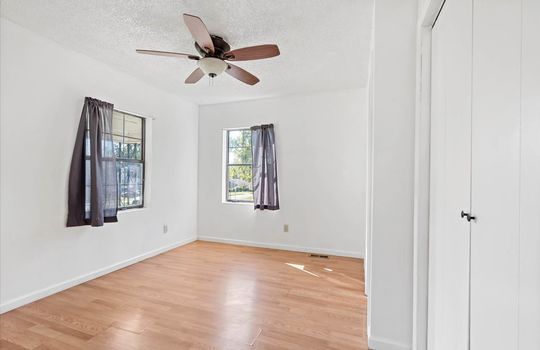 12-1900 Ewing Ave-10